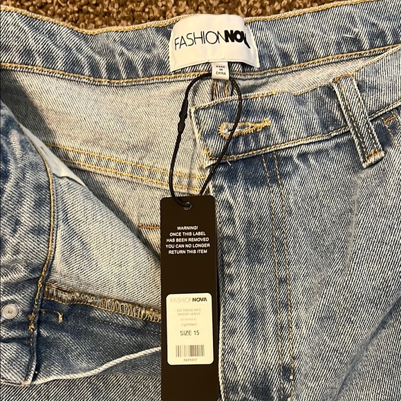 Fashion Nova 90’s Baggy Jeans - Picture 5 of 6